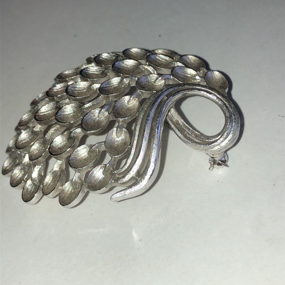 Trifari Crown Silver Tone Cascade Cluster Brooch - Picture 4 of 8